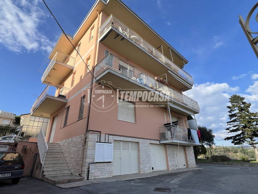 Appartamento a Loano in Via Piste 36 - Foto 2