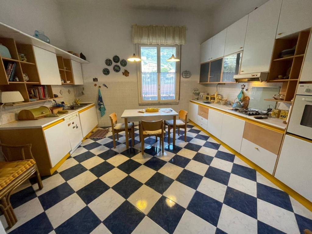 Appartamento a Ventimiglia in Piazza Cesare Battisti, 34 - Foto 3