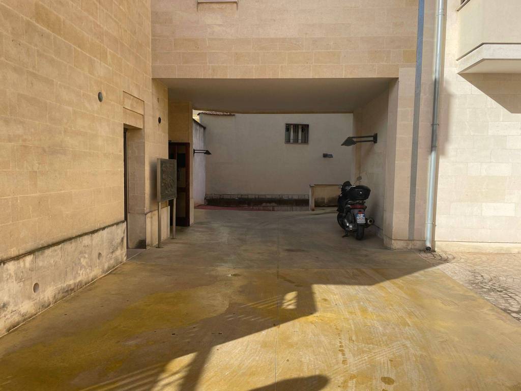 Box / garage a Francavilla fontana in Piazzale Giacomo Matteotti - Foto 2