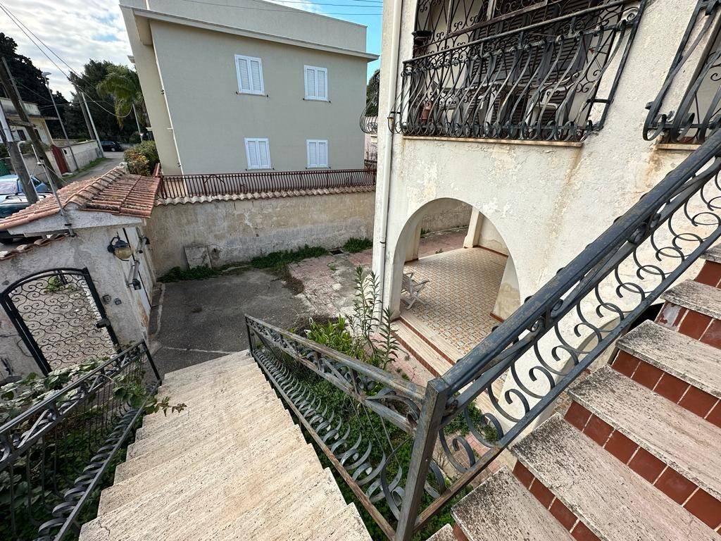 Villa a Taranto in Via Gelsomini, 5 - Foto 2