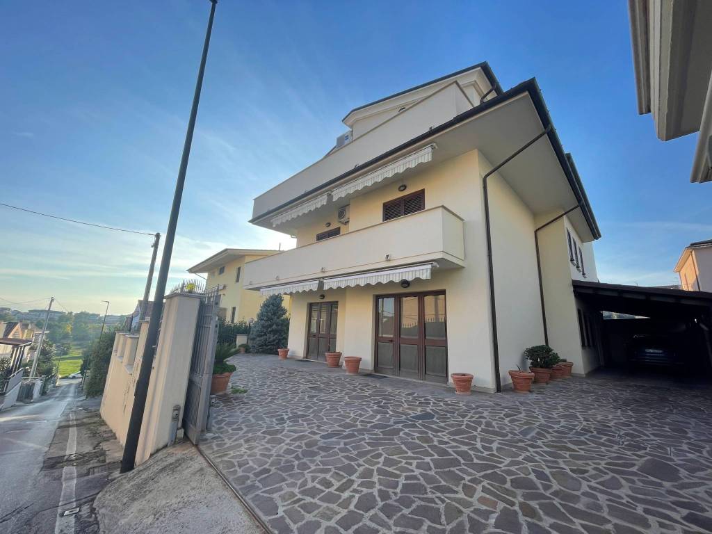 Villa a Pescara in Via Passo di Torrita, 4 - Foto 2