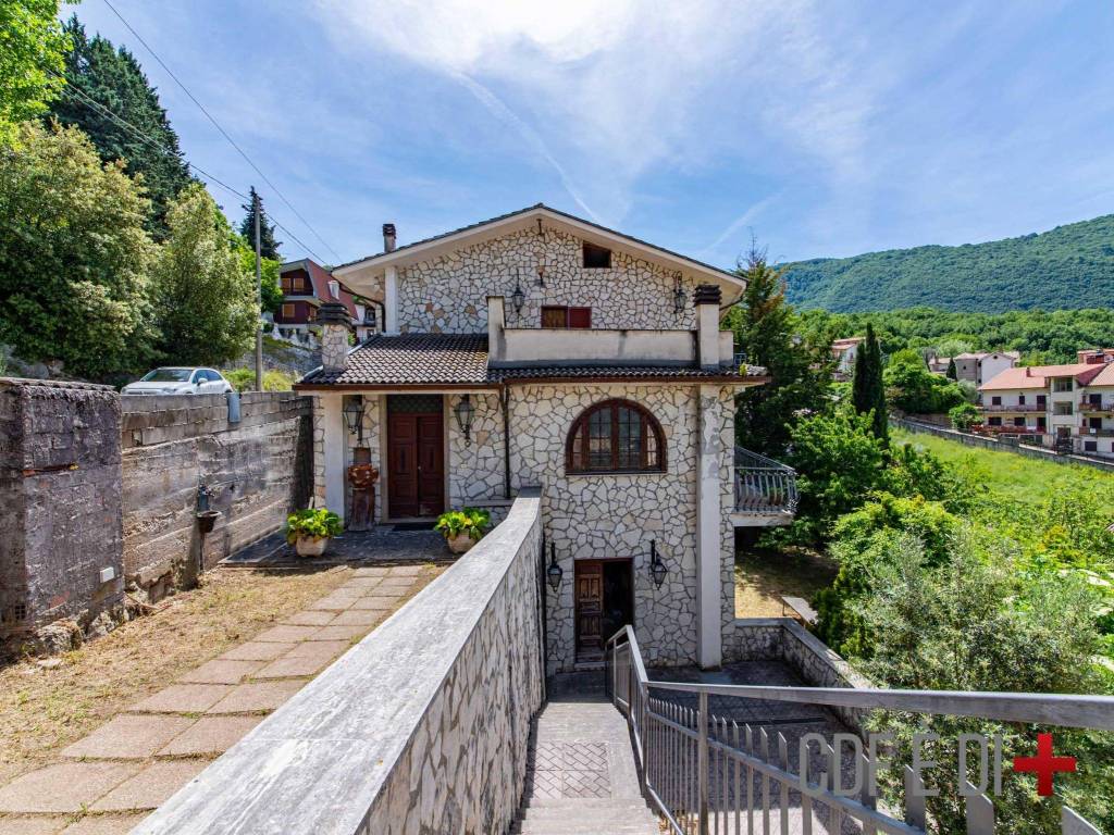 Villa a Pereto in Via della Fonte Vecchia - Foto 2