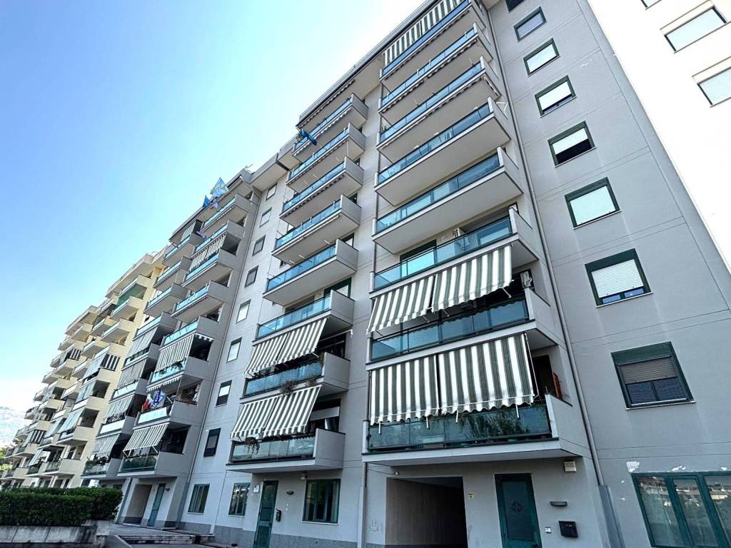 Appartamento a Caserta in Viale dei Vecchi Pini, 9 - Foto 2
