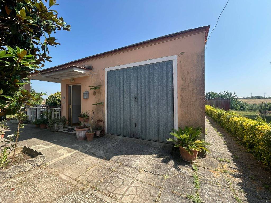 Villa a Aprilia in Via dei Pontoni - Foto 4