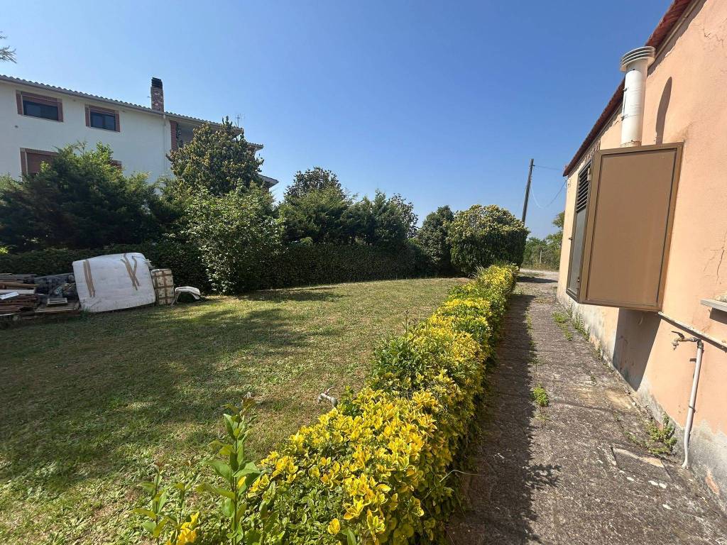 Villa a Aprilia in Via dei Pontoni - Foto 5