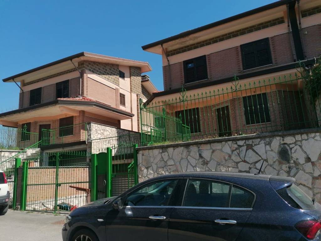 Villa a Avellino in Via Manlio Rossi Doria, 12 - Foto 2