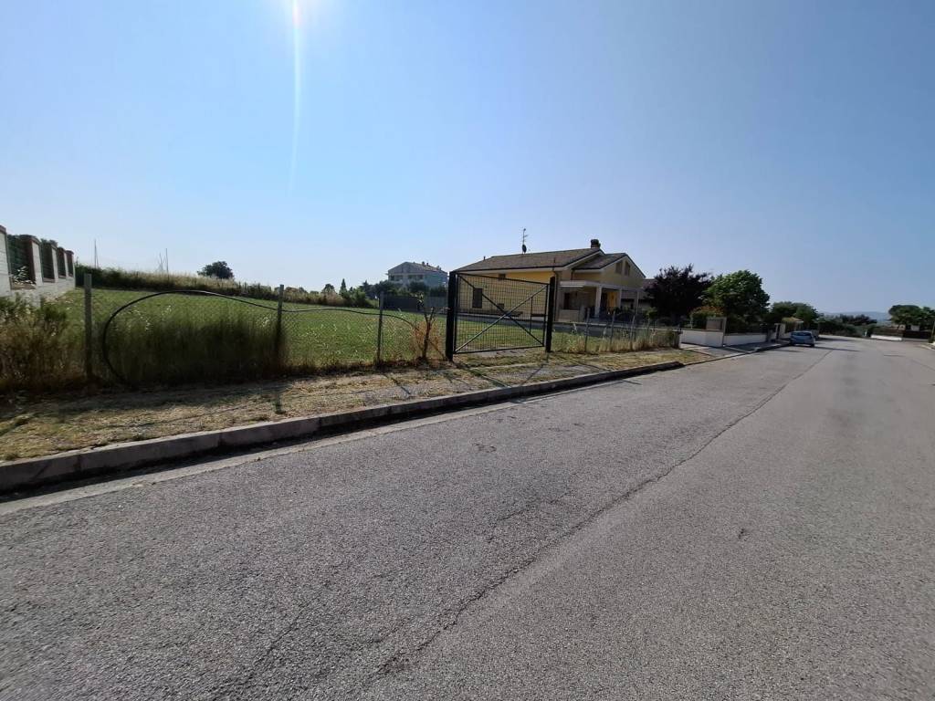 Terreno a Nereto in Via Giacomo Leopardi, 40 - Foto 2