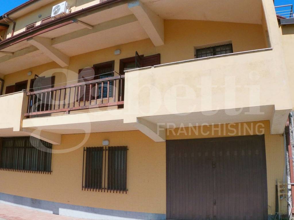 Villa a Catanzaro in VIA FORMIA , 99/B - Foto 3