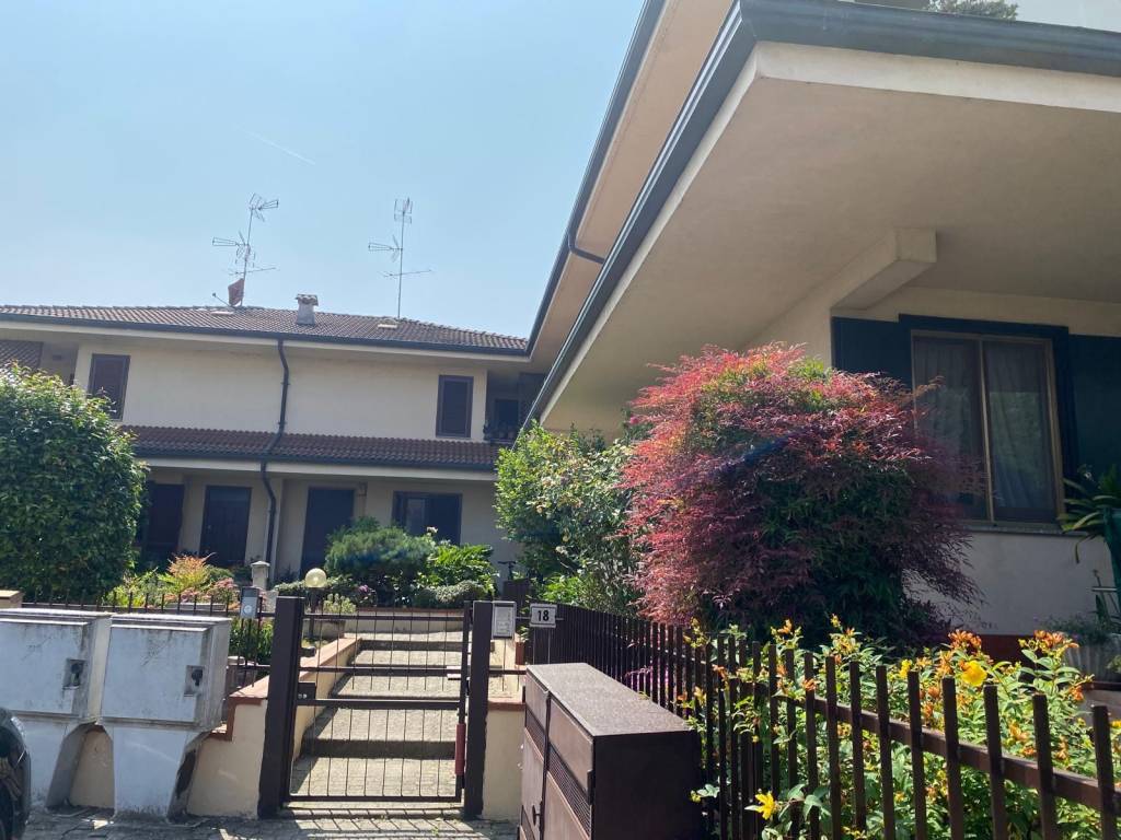 Appartamento a Cameri in Via Fratelli Cervi, 18 - Foto 3