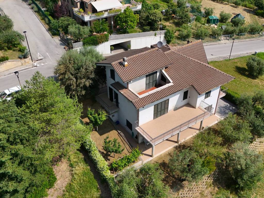 Villa a Rotella in Via della Repubblica, 20 - Foto 3