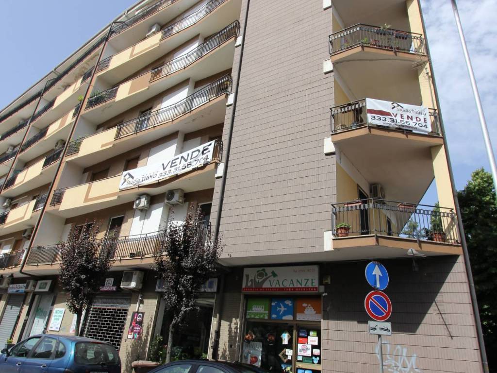 Appartamento a Cosenza in PIAZZA BENAVENTURA ZUMBINI - Foto 4