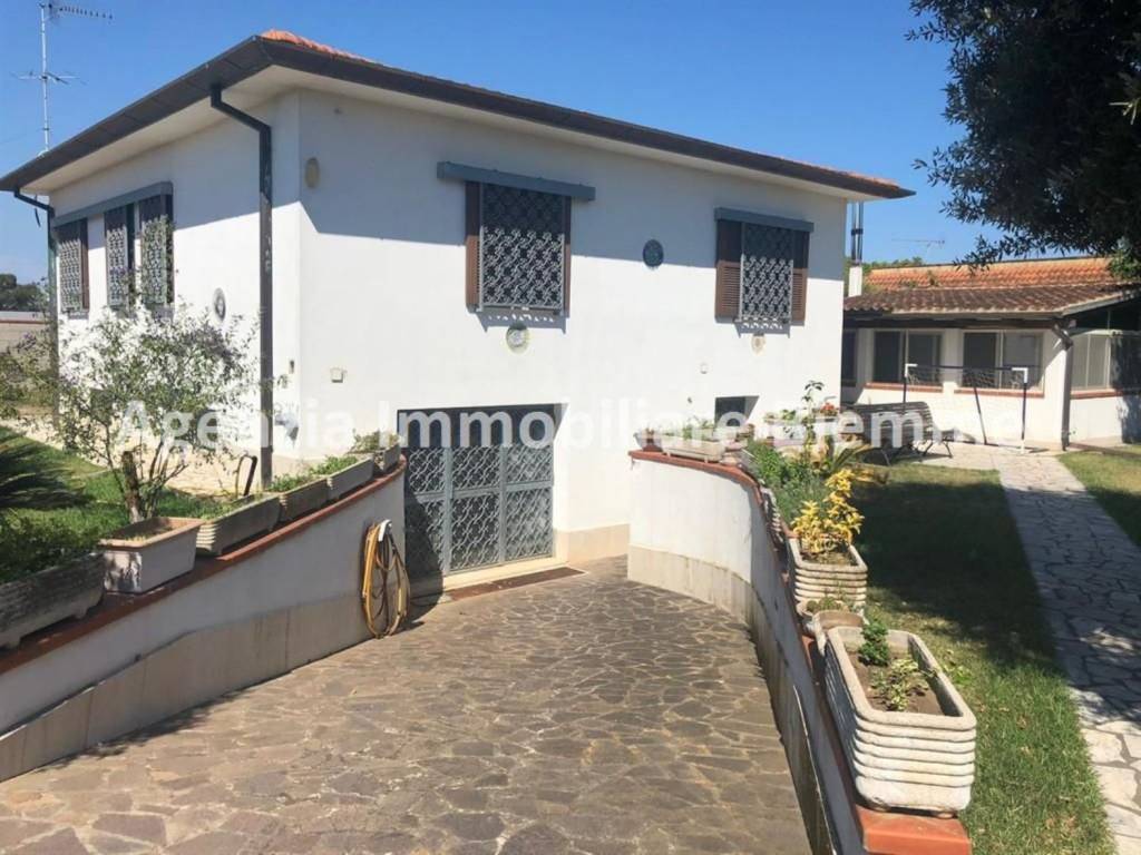 Villa a San felice circeo in Viale Regina Elena, 120 - Foto 2
