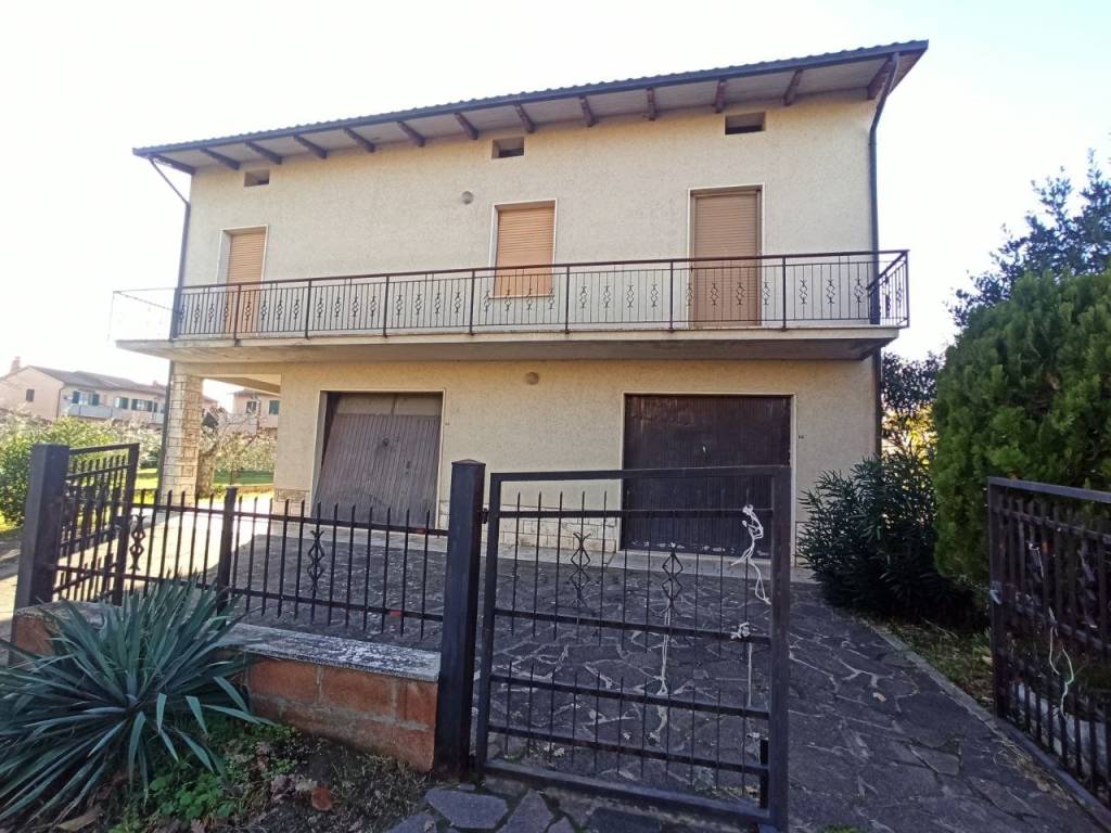 Villa a Castiglione del lago in Via Roma, 152 - Foto 2