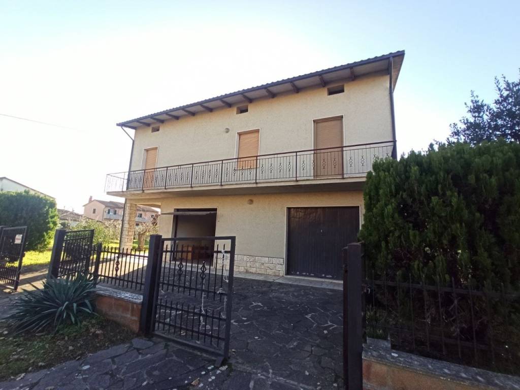 Villa a Castiglione del lago in Via Roma, 152 - Foto 3