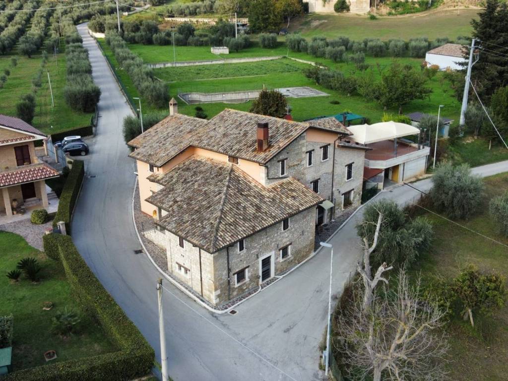 Rustico / casale a Ascoli piceno in Frazione COLONNATA - Foto 5