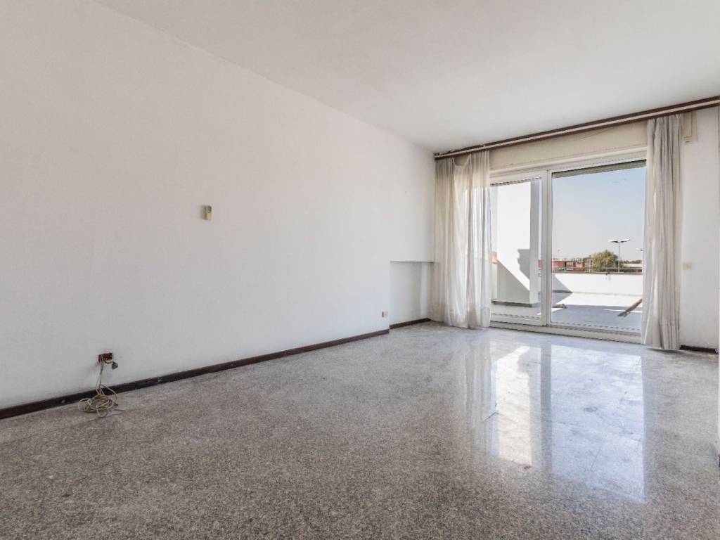 Appartamento a Caronno pertusella in Viale Cinque Giornate, 1000 - Foto 4