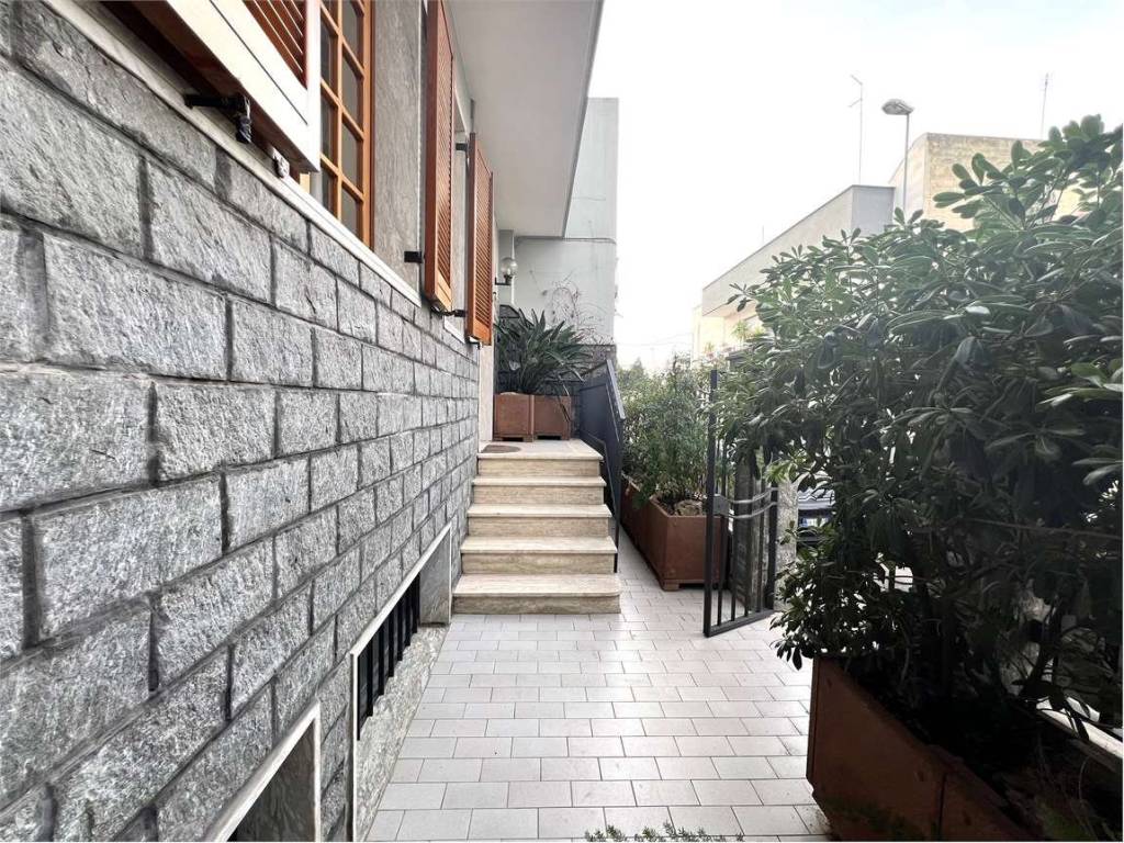 Casa indipendente a Andria in via Martiri di Piazza Fontana, 1-3 - Foto 2