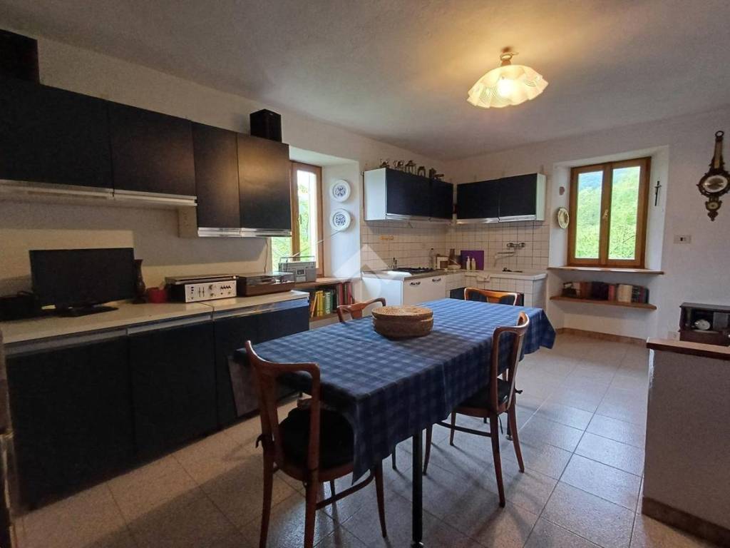 Casa indipendente a Pamparato in STRADA DEL NASCIO MULATTIERI, 144 - Foto 4