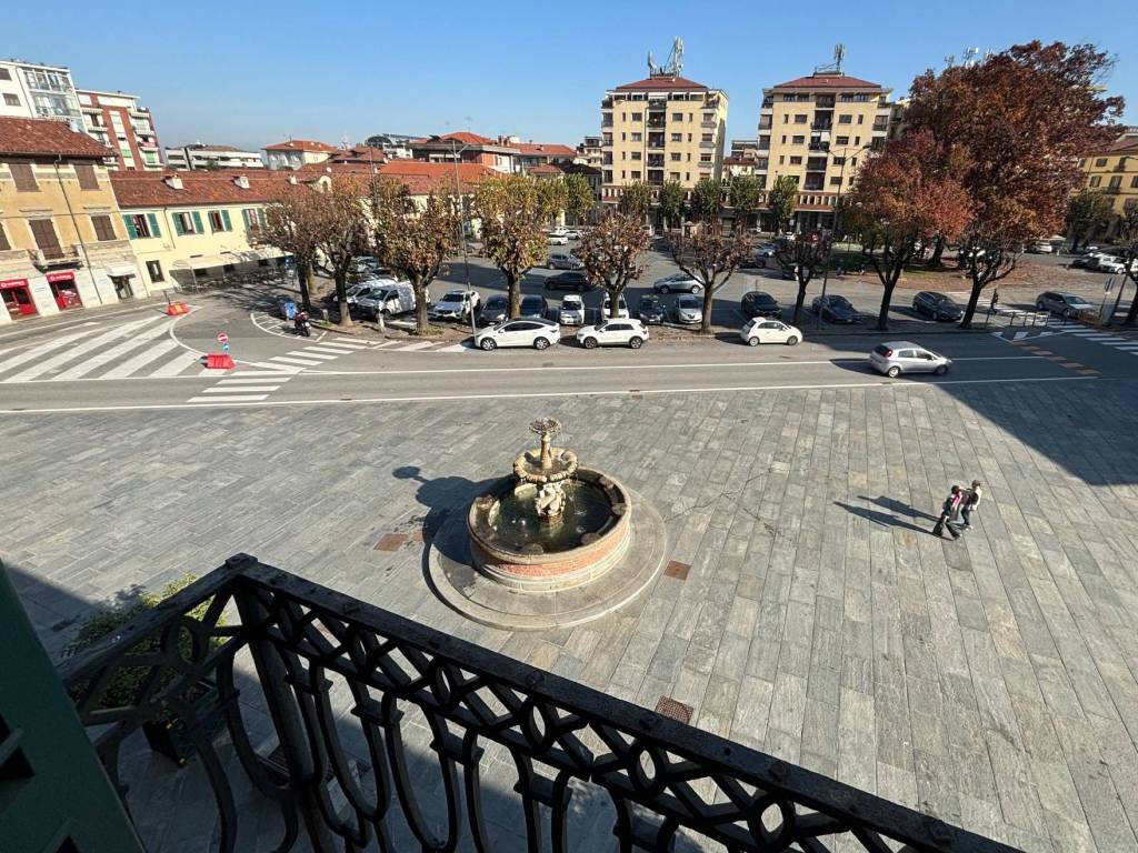 Attico / mansarda a Saluzzo in Piazza Giuseppe Garibaldi, 9 - Foto 2