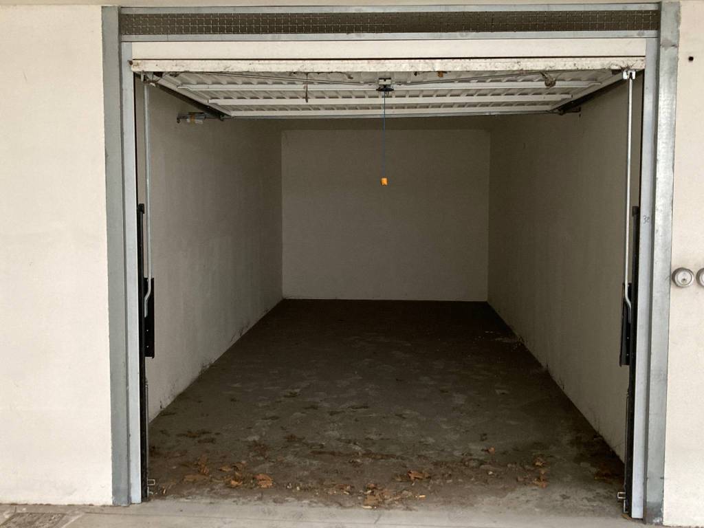 Box / garage a Salerno in Via Raffaele Schiavone, 230 - Foto 3