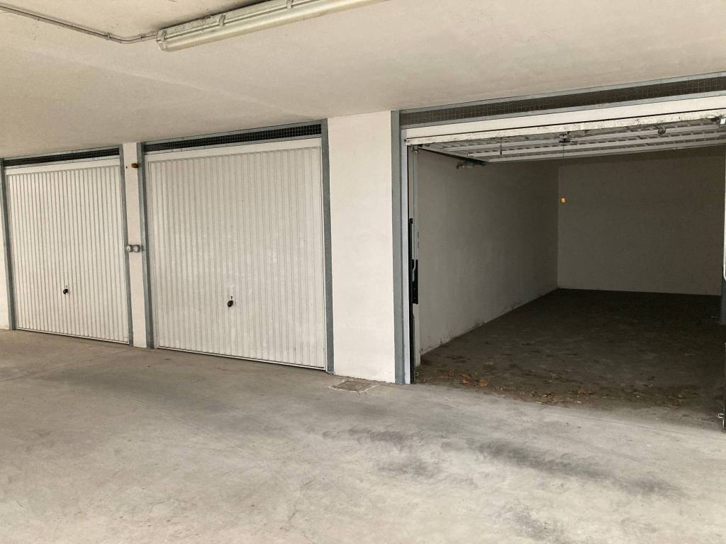 Box / garage a Salerno in Via Raffaele Schiavone, 230 - Foto 4