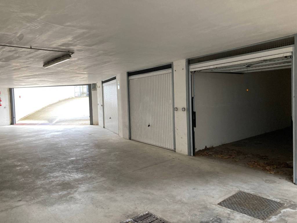 Box / garage a Salerno in Via Raffaele Schiavone, 230 - Foto 5