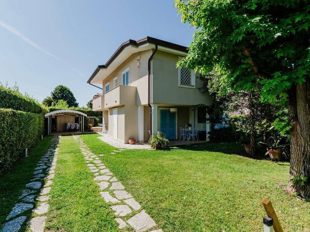 Villa a Forte dei marmi in Via Scassi Carli - Foto 3