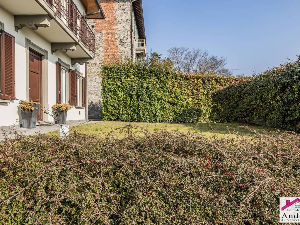 Villa a Cadrezzate con osmate in Via Mario Vallerini, 162 - Foto 2