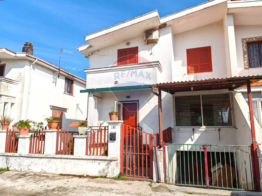 Villetta a schiera a Castel volturno in Via Peruzzi, 4 - Foto 2