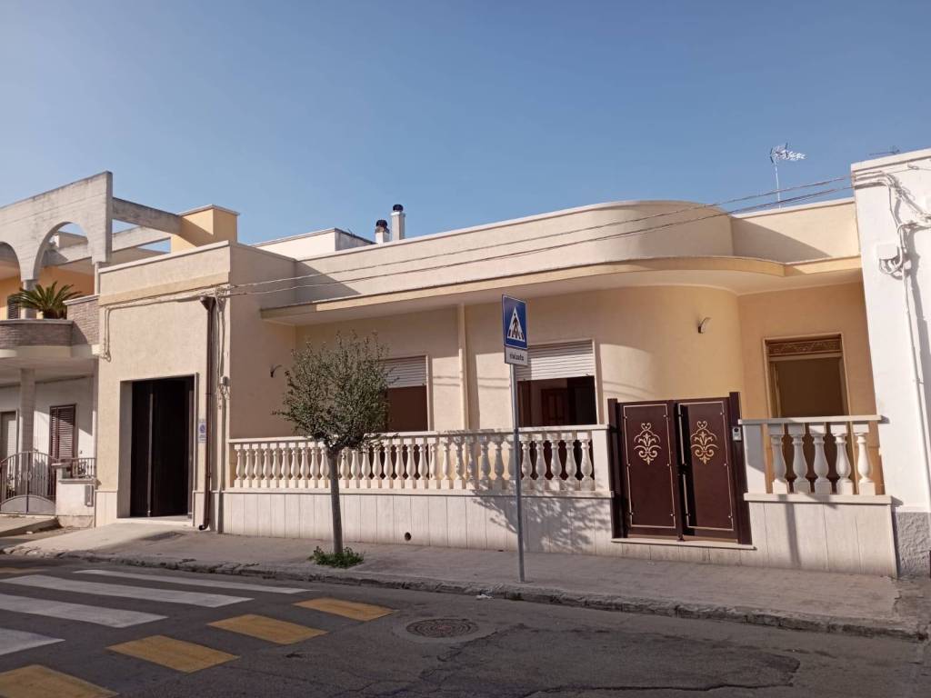 Villa a Salice salentino in Via Gastone Valente, 28 - Foto 2