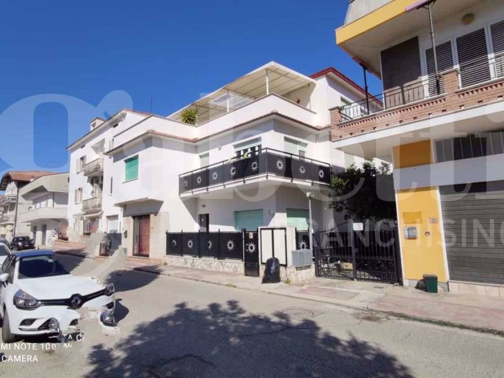 Palazzo / stabile a Alba adriatica in Via Garibaldi, 113 - Foto 2