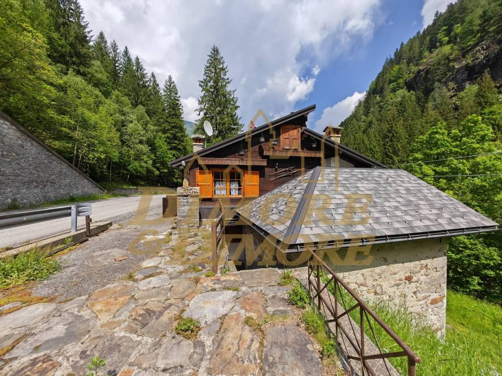 Appartamento a Macugnaga in Via Monterosa, 504 - Foto 2
