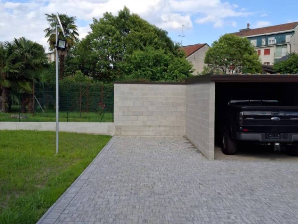 Box / garage a Arona in Via Monte Rosa, 5 - Foto 3