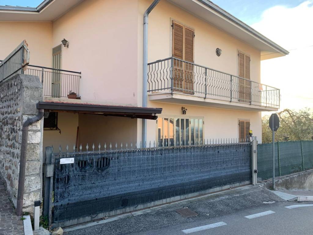 Villa a Cavaion veronese in Via Vittorio Veneto - Foto 3