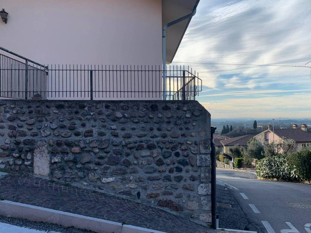 Villa a Cavaion veronese in Via Vittorio Veneto - Foto 4