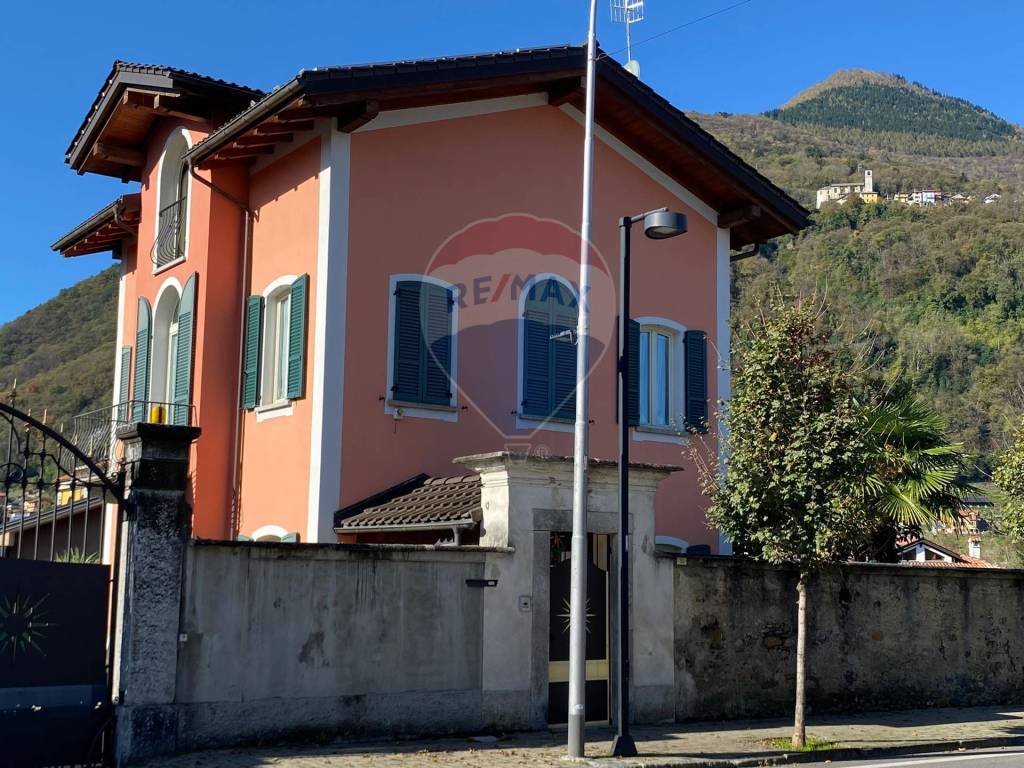 Villa a Cannobio in Viale Vittorio Veneto, 35 - Foto 2