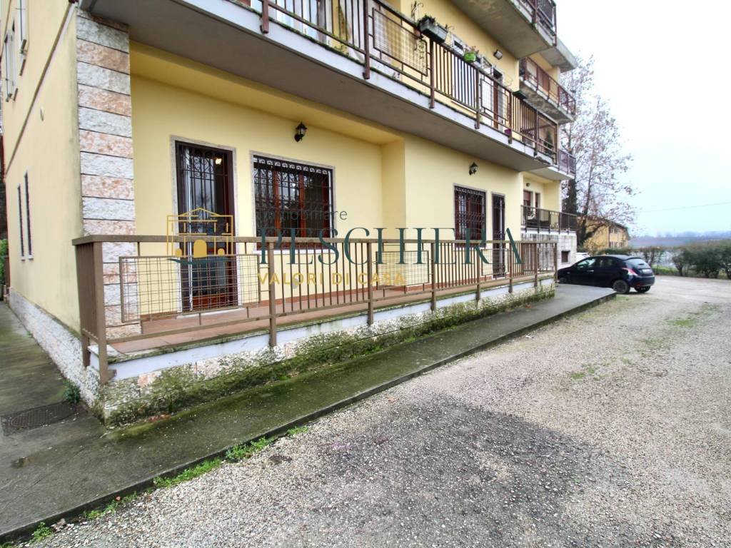 Appartamento a Castelnuovo del garda in Via XXV Aprile, 65 - Foto 2