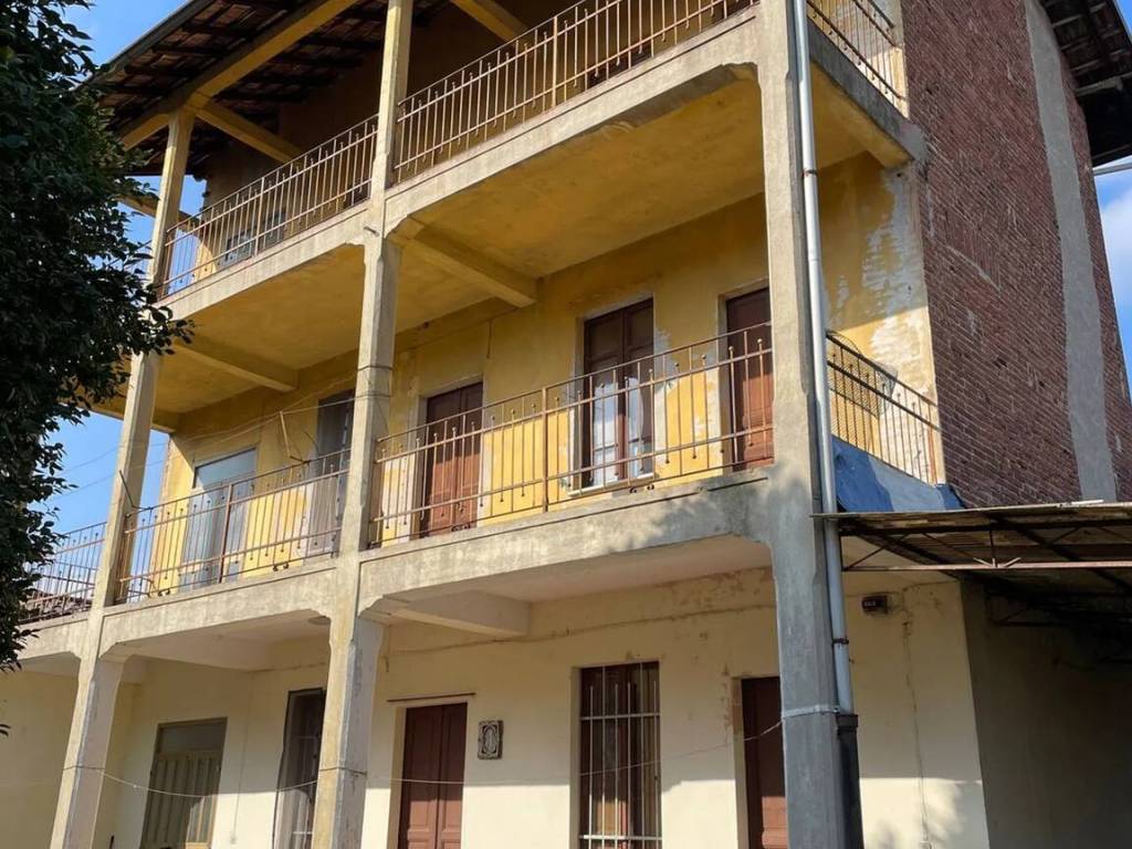 Villa a Gattinara in Via Carlo Furno, 14 - Foto 2
