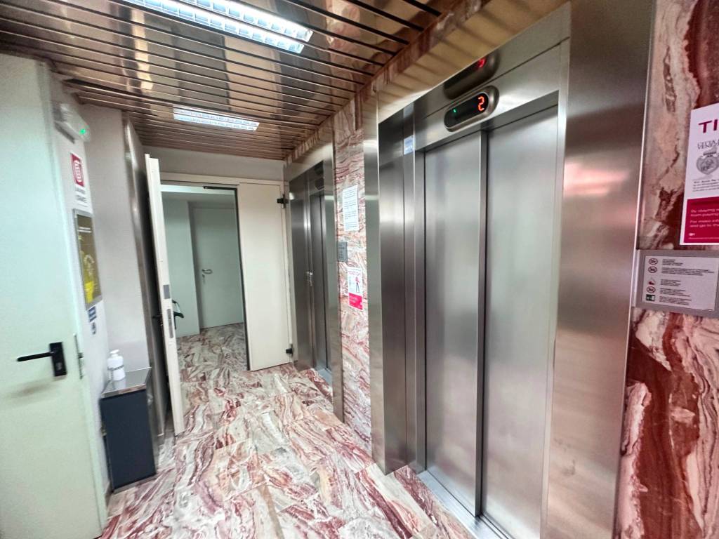 Palazzo / stabile a Venezia in Via Guglielmo Pepe - Foto 2