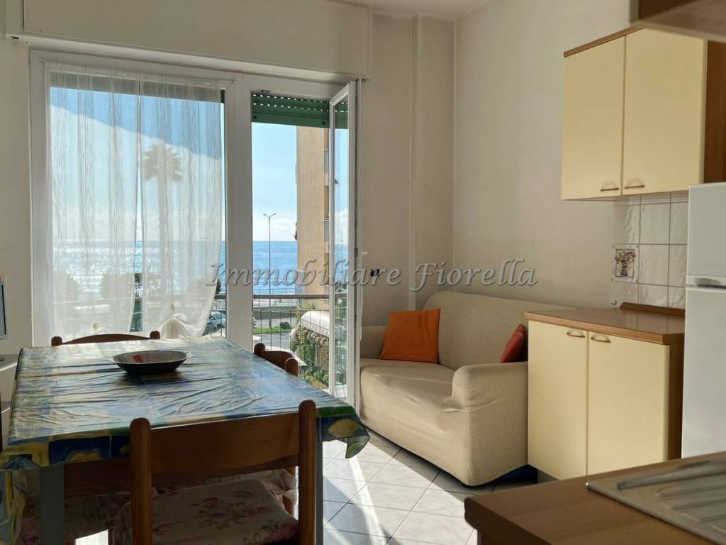 Appartamento a Loano in Piazzale Giuseppe Mazzini - Foto 2