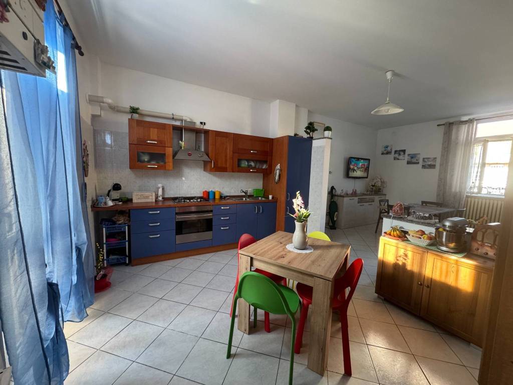 Appartamento a Besozzo in Via 25 Aprile - Foto 3