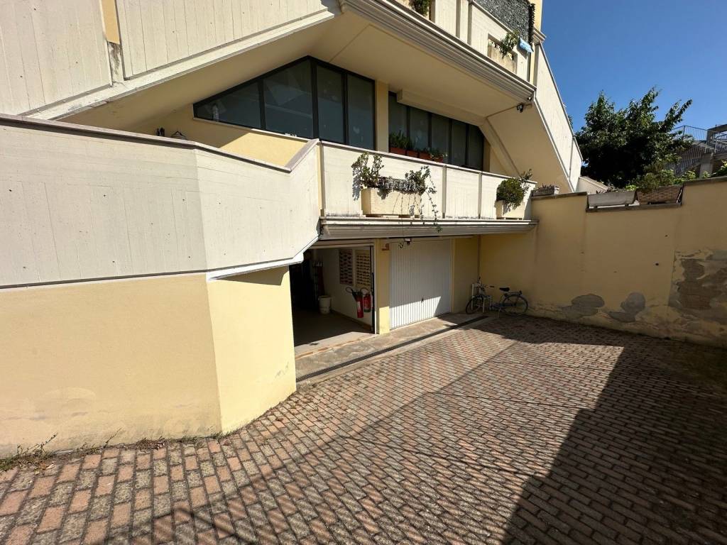 Box / garage a Pescara in Via Nazionale Adriatica Nord, 392 - Foto 2