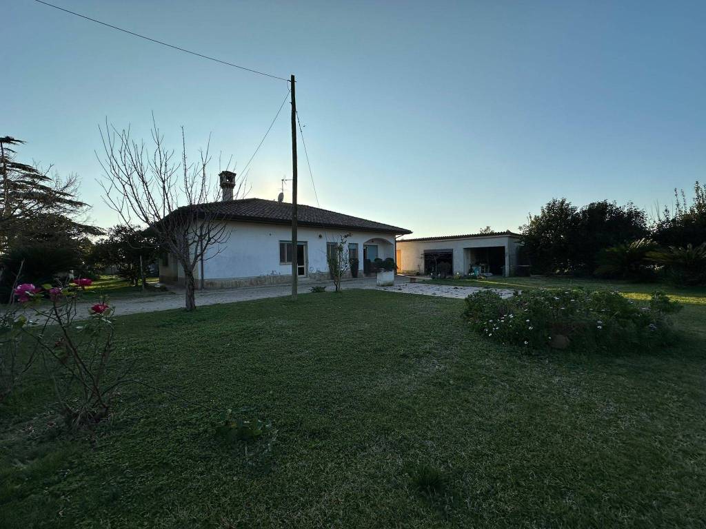 Casa indipendente a Latina in Strada del Pantanello - Foto 1