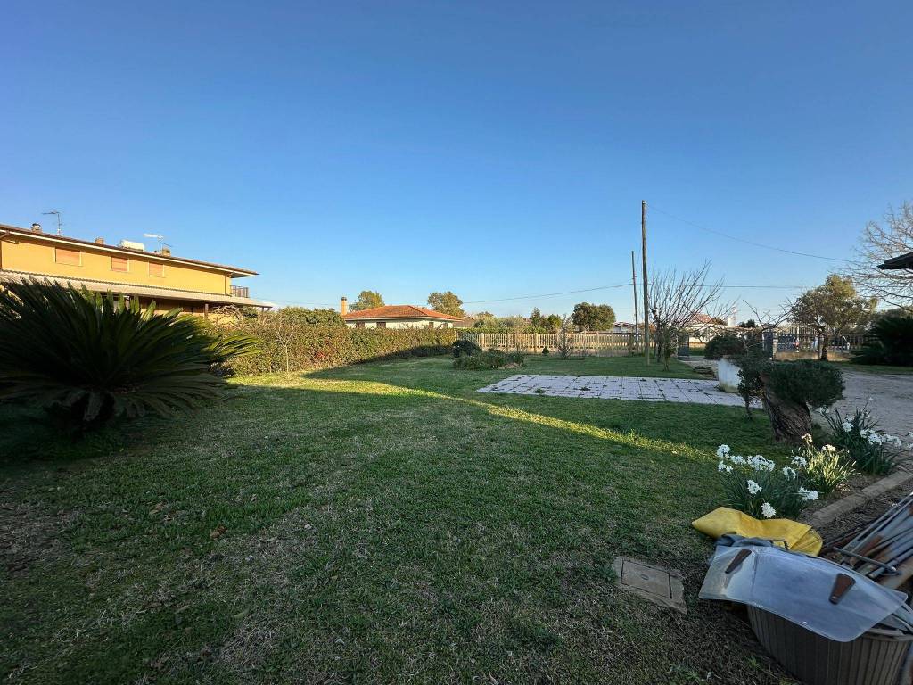 Casa indipendente a Latina in Strada del Pantanello - Foto 3