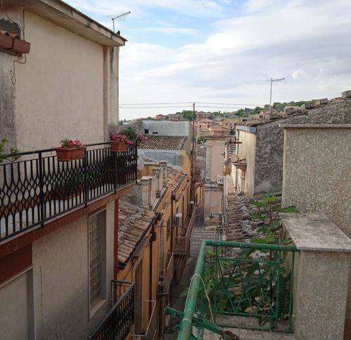 Villa a Palazzolo acreide in Via Tasso 9 - Foto 5