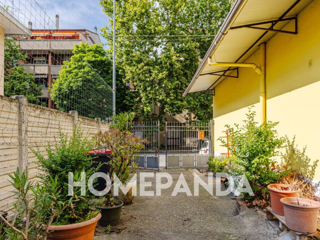 Palazzo / stabile a Novara in Viale Giulio Cesare, 295 - Foto 2