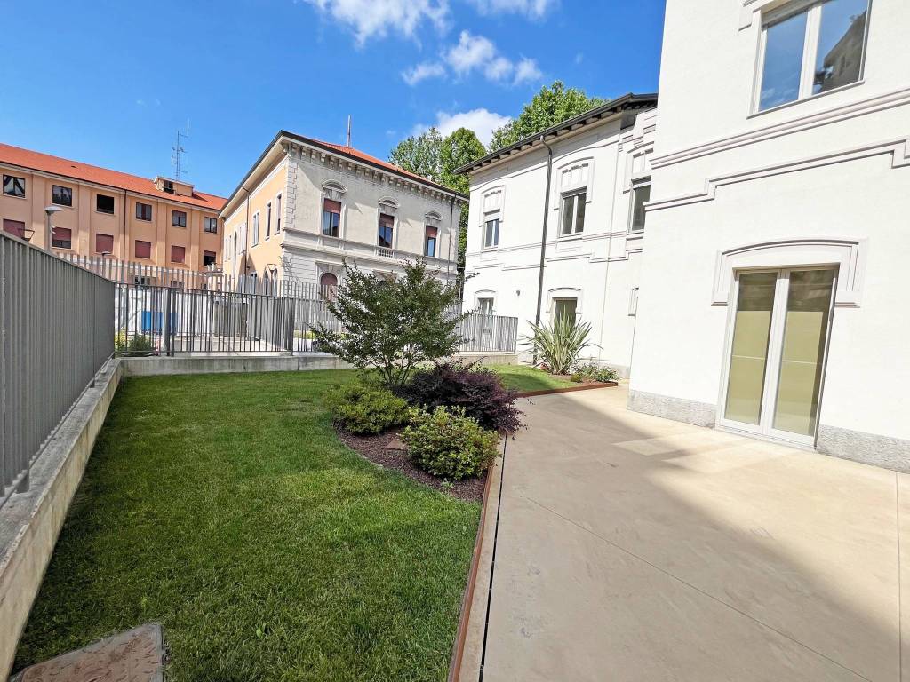 Palazzo / stabile a Busto arsizio in Via Ugo Foscolo, 6 - Foto 2