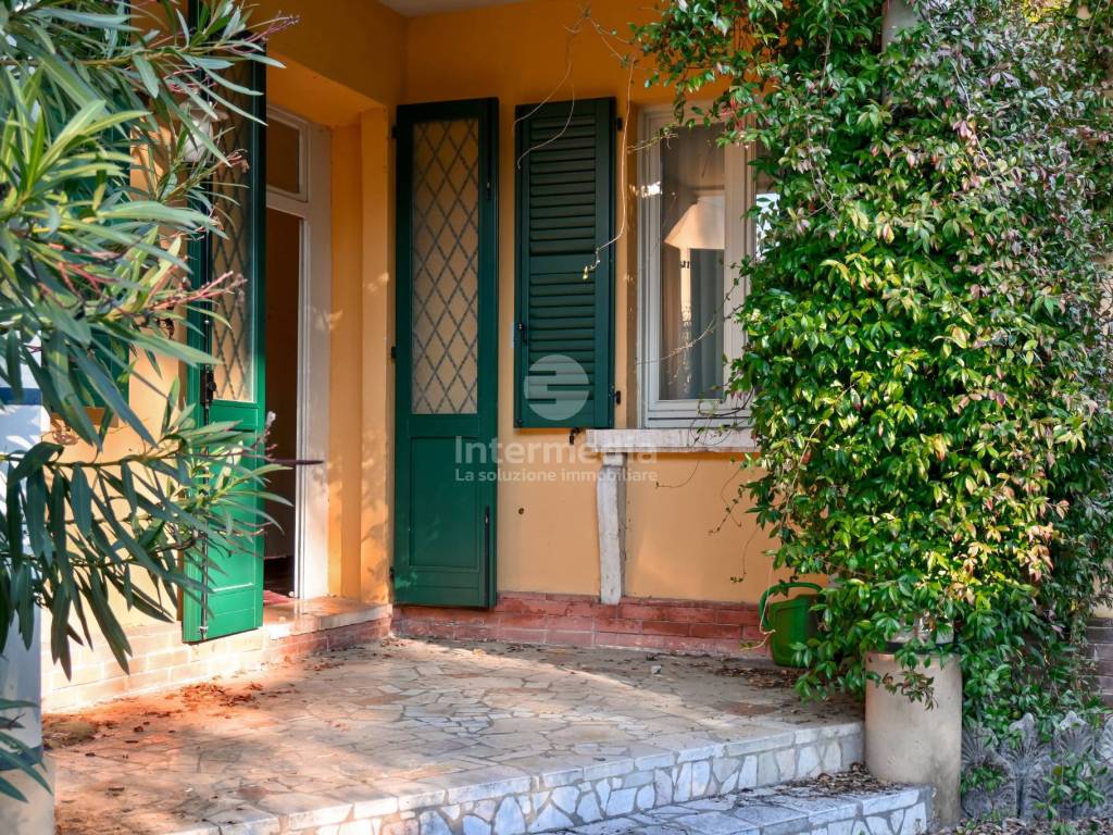 Villa a Desenzano del garda in Via Giovanni Rambotti, 31 - Foto 4