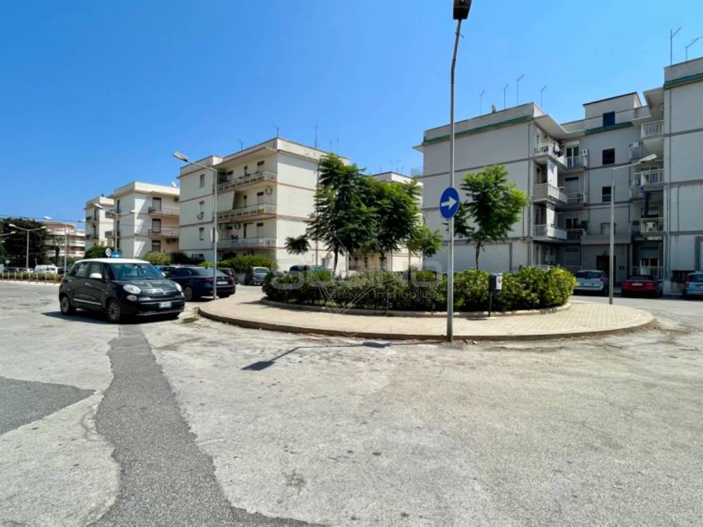 Box / garage a Siracusa in VIA CARLO FORLANINI, 3 - Foto 2