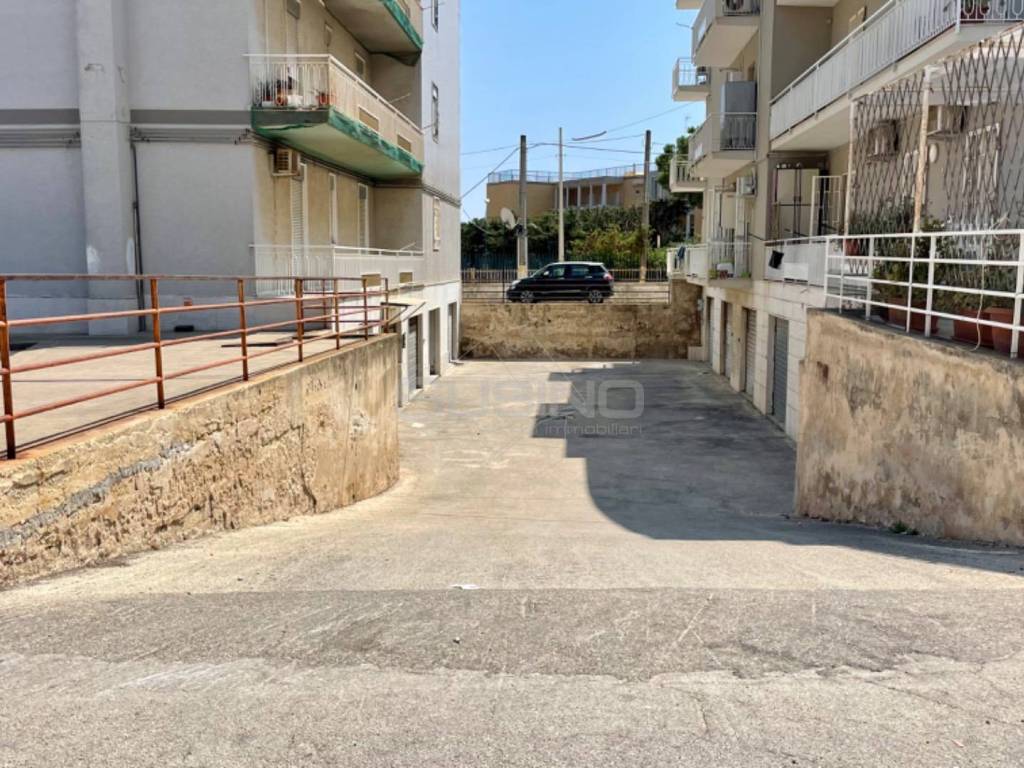 Box / garage a Siracusa in VIA CARLO FORLANINI, 3 - Foto 4